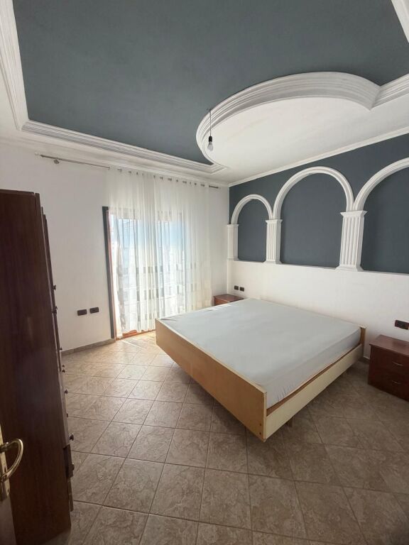 Jepet me qera apartamenti 2+1+2 , perballe Delijorgjit rruga Kel Kodheli 600 mije leke te vjetra