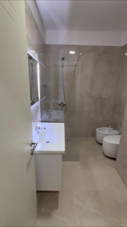 Qera | Garsoniere | Fresku | 400 €/muaj