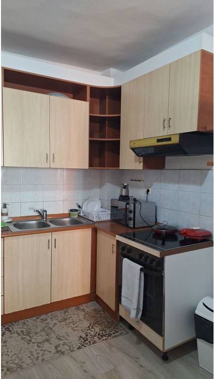 Appartamento 2+1 in Affitto in Via Kavaja, 107 m²