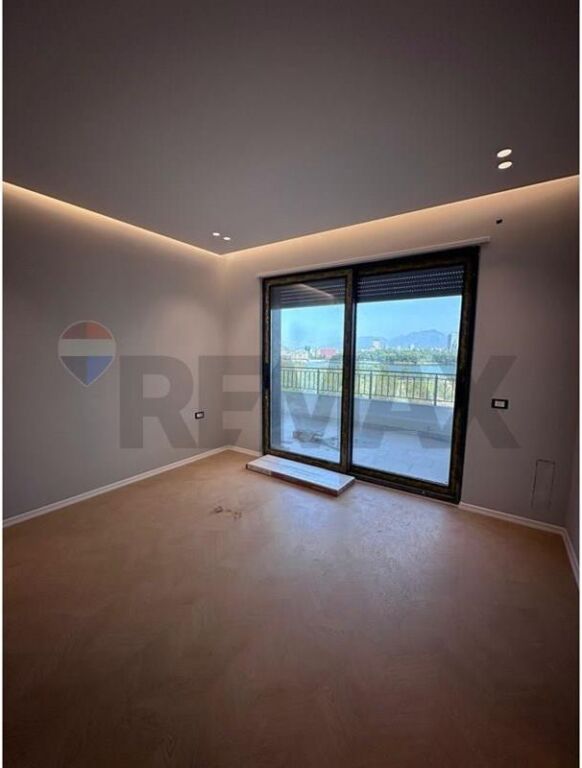 SHITET APARTAMENT 2+1+2 TEK LIQENI, PRANË RADISSON