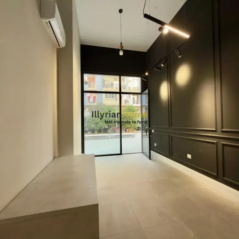 JEPET ME QIRA AMBIENT MODERN ME FASADË XHAMI – PARKU 21 DHJETORI