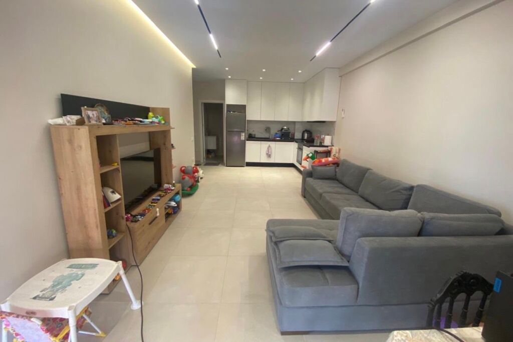 5-Maji, mbrapa Concord jepet me qira apartament 1+1