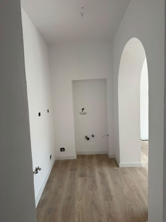 APARTAMENT ME QERA 3+1 RRUGA BARDHYL 60.000 LEKE FH-92065