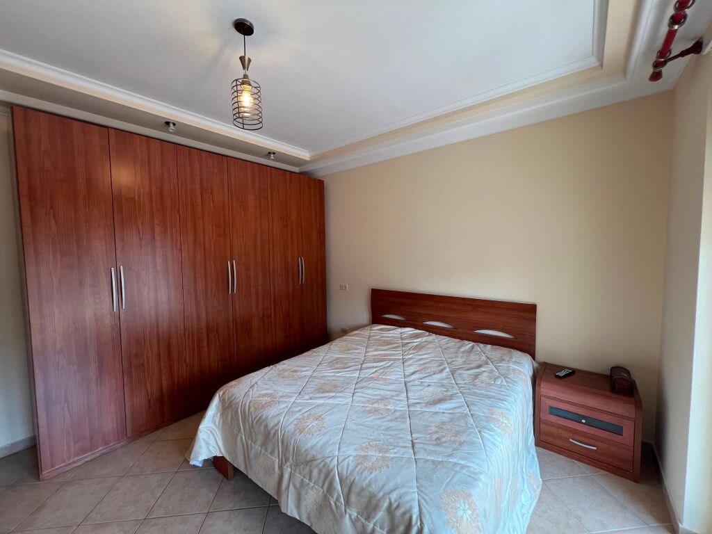 Apartament 2+1+2 , rr Elbasanir prane Air Albania