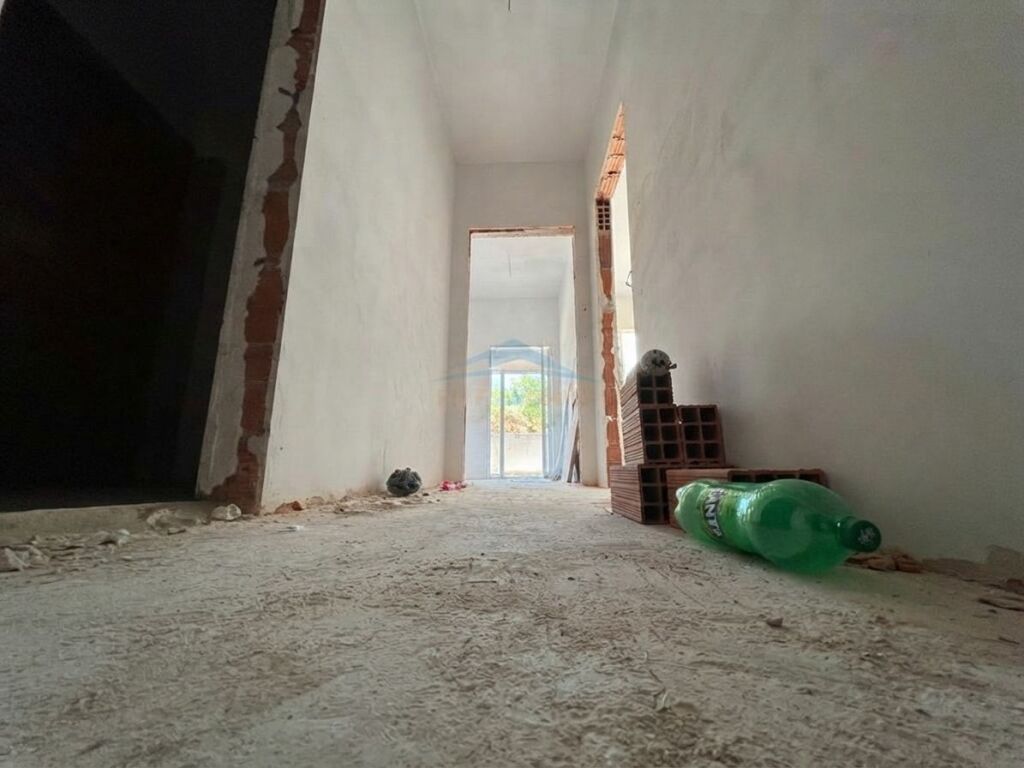 Shitet , Apartament 1+1 , Liqeni i thate , Tirane