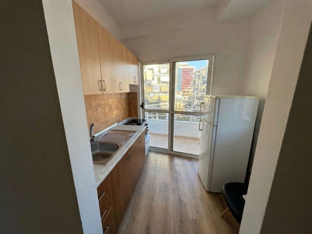 Qira, Apartament 1+1, Rruga e Barrikadave, Tiranë.