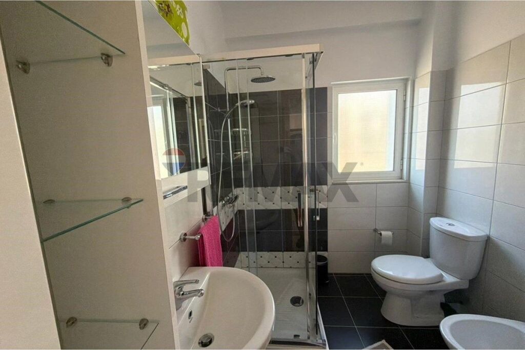 Apartament - Për Shitje - Rruga Mitat Hoxha, Sarandë