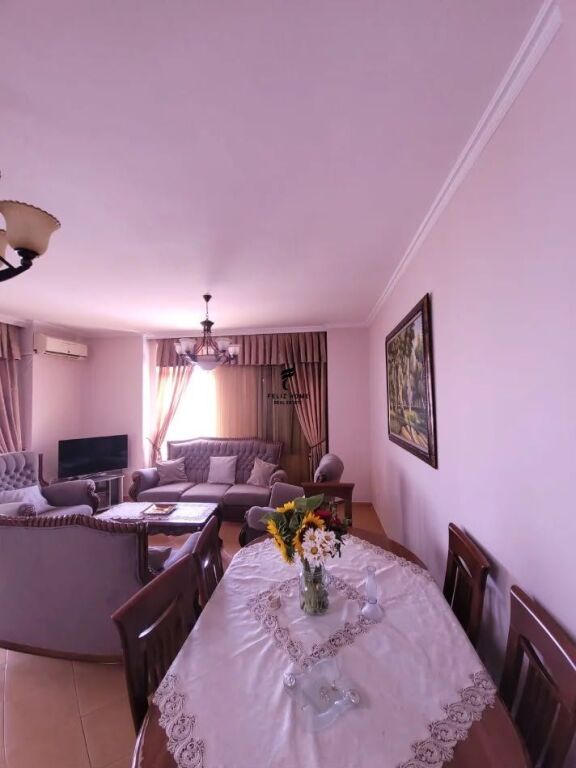 APARTAMENT ME QERA 2+1+2 ISH EKSPOZITA 700 EURO FH-91952