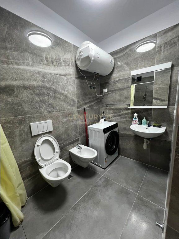Jepet me Qira Apartament 1+1+Post Parkimi , Ish Tregu Elektrik