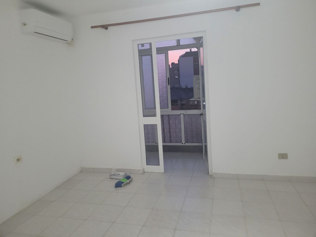 Apartment 2+1 for rent Myslym Shyri 