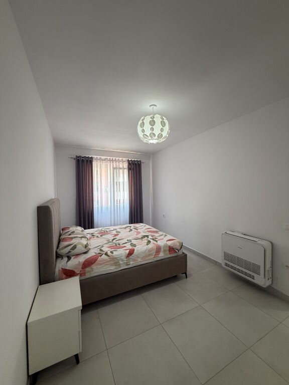 Appartamento in affitto 1+1 vicino a Villa L, prezzo 50.000 lek/mese