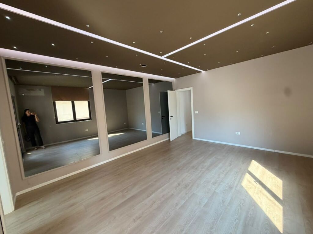 🏢 JEPET ME QIRA – APARTAMENT 3+1 NË BLLOK