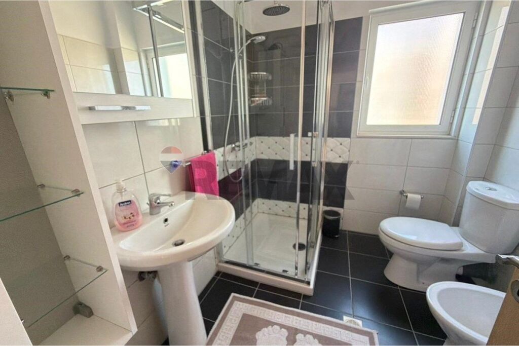 Apartament - Për Shitje - Rruga Mitat Hoxha, Sarandë