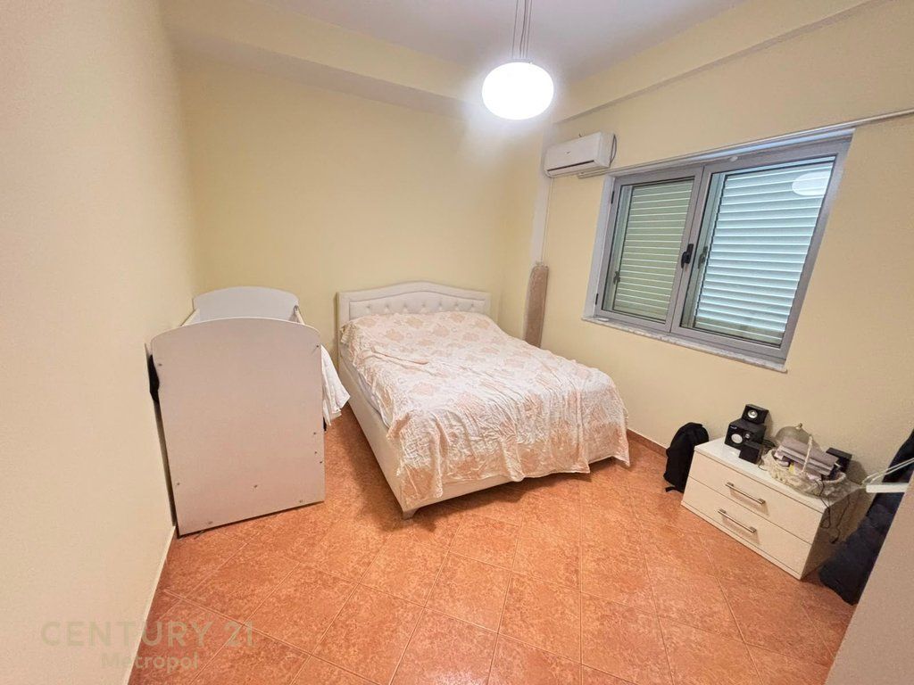 Jepet me Qera Apartament 2+1, tek Ish Stacioni i Fundit, Tirana e Re