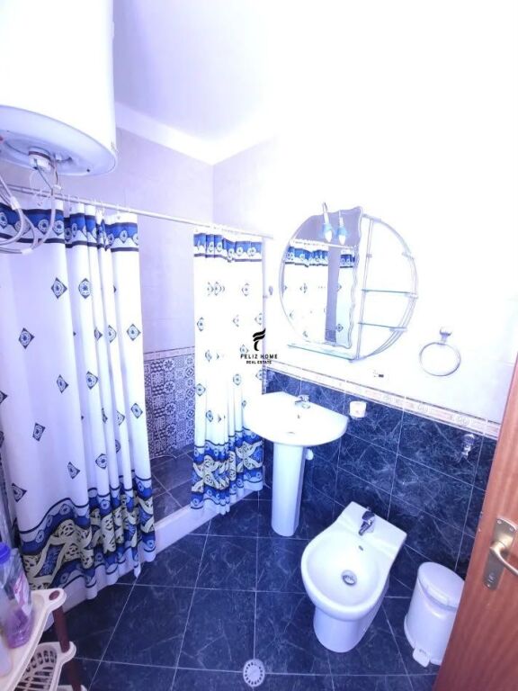 APARTAMENT ME QERA 2+1+2 ISH EKSPOZITA 700 EURO FH-91952