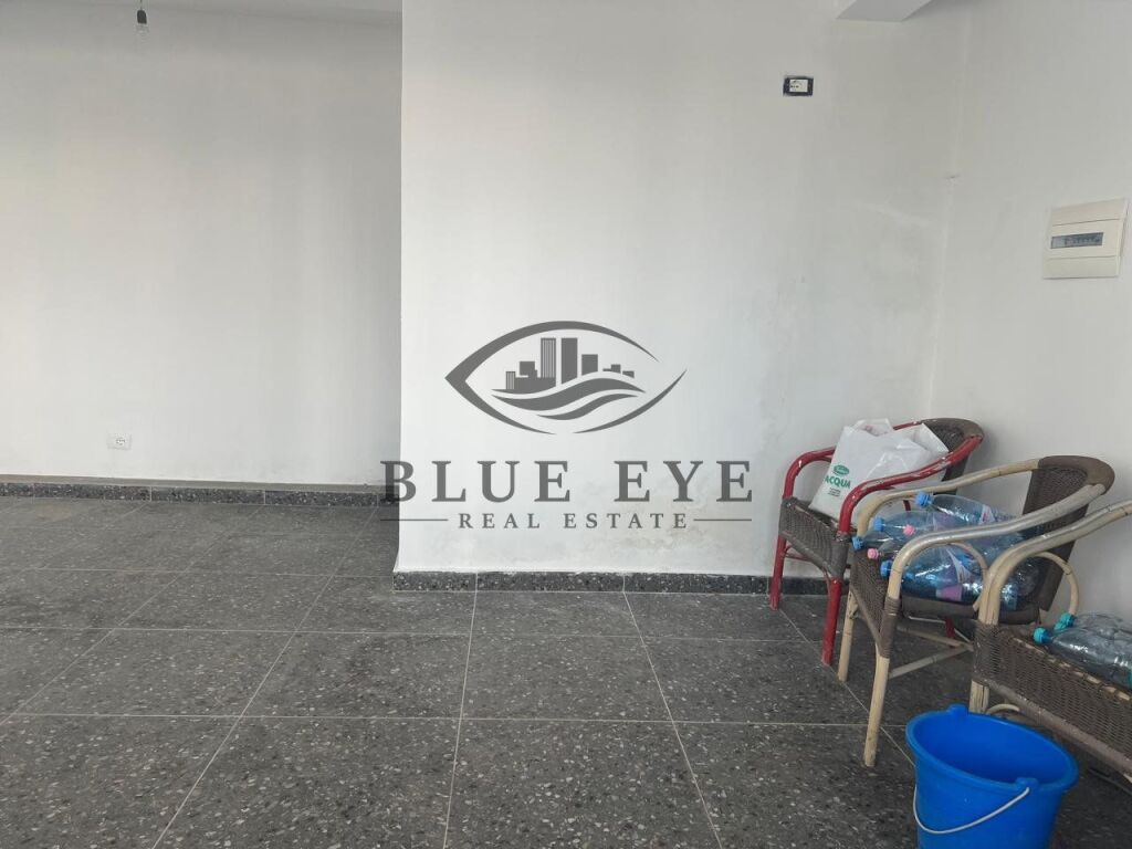 AMBIENTE COMMERCIALE IN AFFITTO – VICINO ALL'OSPEDALE, DURRËS!