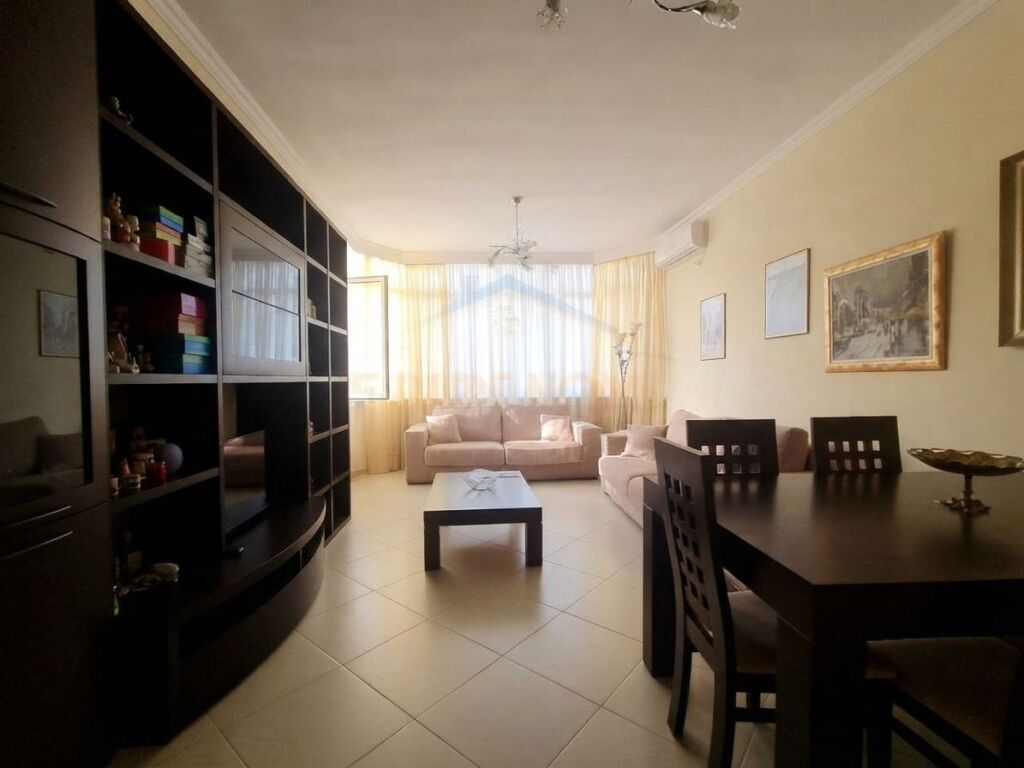 Qera,Apartament 2+1+2, Komuna e Parisit, Tirane