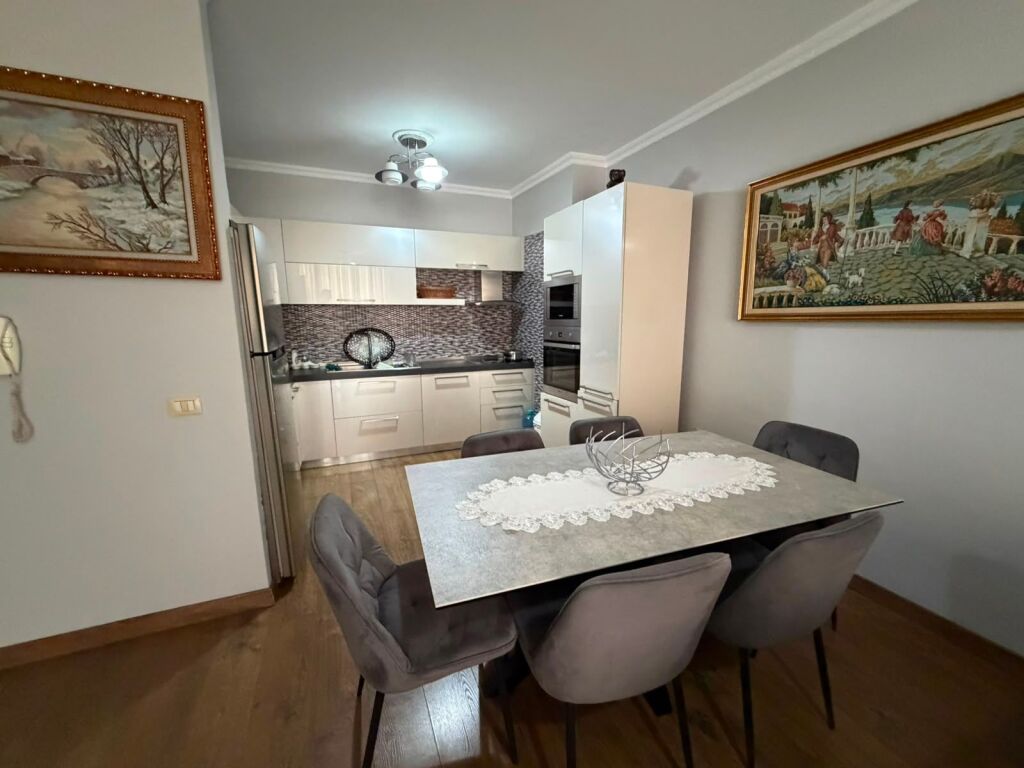 Affittasi appartamento 2+1 a Yzberisht
