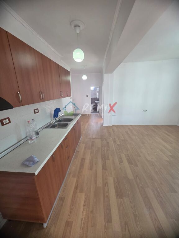 🏡 SHITET APARTAMENT 2+1 + BALLKON – PRANË SPITALIT, DURRËS