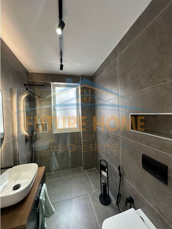 Shitet, Apartament 2+1, Shkoze, Tiranë.