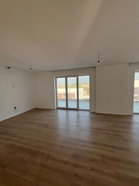 Apartament 2+1+2+2 Poste Parkimi Ne Shitje Ne Sauk  ID 5509