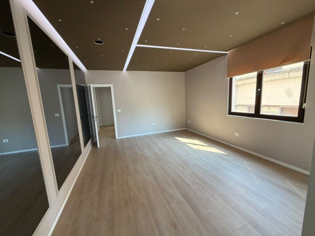 🏢 JEPET ME QIRA – APARTAMENT 3+1 NË BLLOK