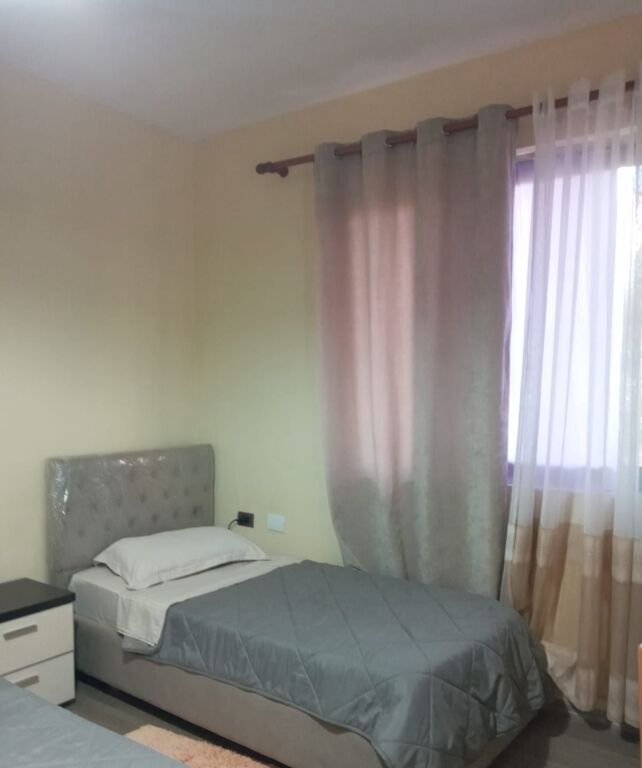 Monolocale in affitto, via Bajram Allaraj vicino al Complesso Grand 250 mila lek vecchi