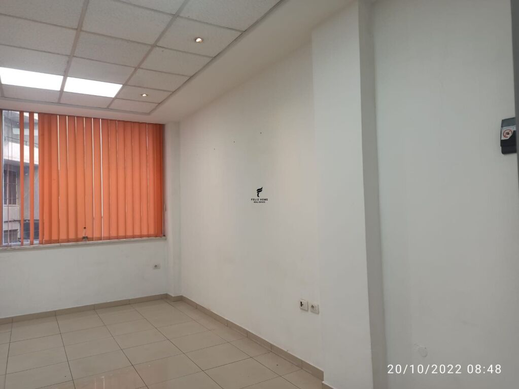 OFFICE FOR RENT 28 M2 DIBRES STREET 25,000 LEKE FH-92101