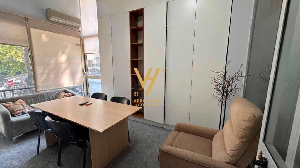 OFFICE 20 M2 FOR RENT AT MYSLYM SHYRI 450 EURO
