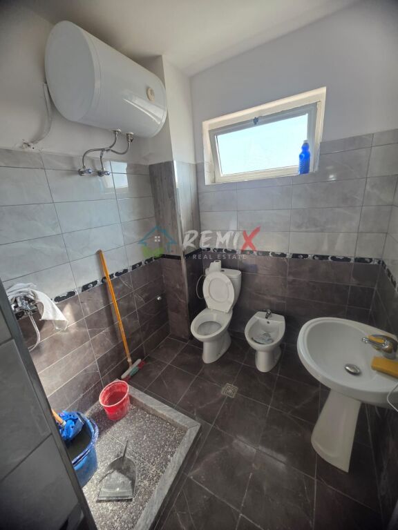 🏡 SHITET APARTAMENT 2+1 + BALLKON – PRANË SPITALIT, DURRËS