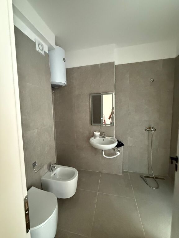 Qera | Apartament 2 + 1+ 2 | Farmacia 10 | 700 €/muaj