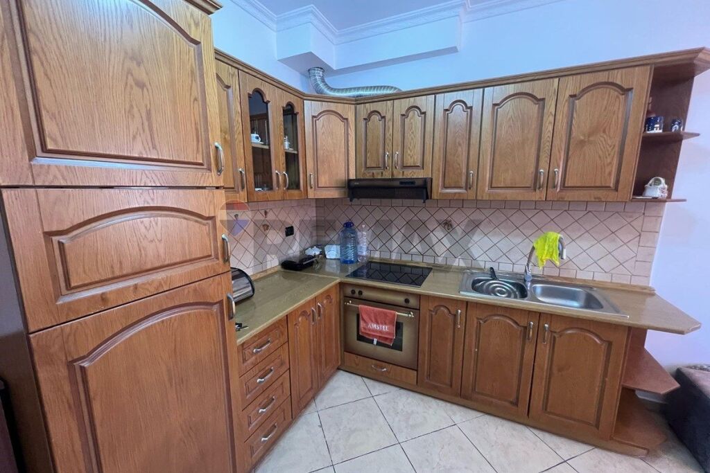 🏡 APARTAMENT 1+1 ME QIRA – KOMPLEKSI ALEKSANDRIA, VLORË