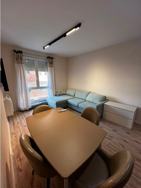 Jepet me Qira Apartament 1+1+Post Parkimi , Ish Tregu Elektrik