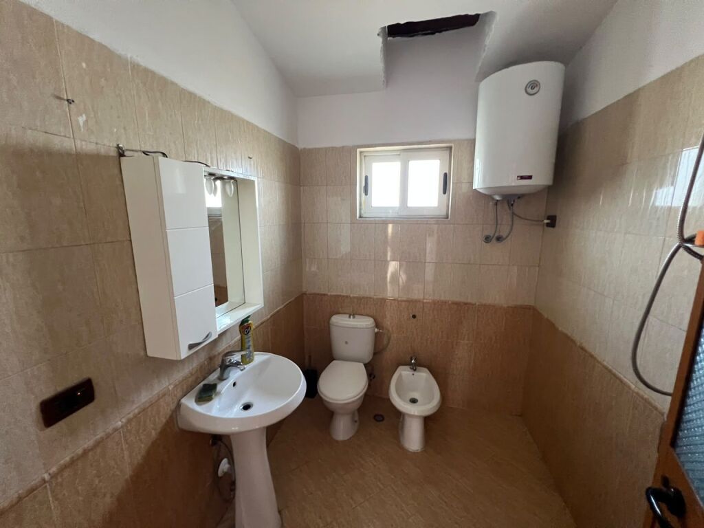 QIRA KATI 2 I NJE VILE 2+1 SUKTH DURRES 250 EURO