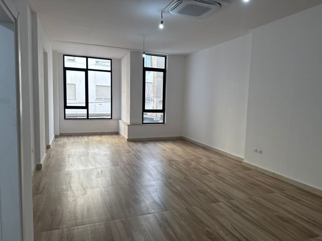 Apartament Biznesi ME QIRA | Donika Center, Rruga Mine Peza