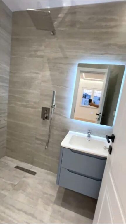 Shitje | Apartament 2 + 1 + 2 | 21 Dhjetori afer SQ21 | 270000 €