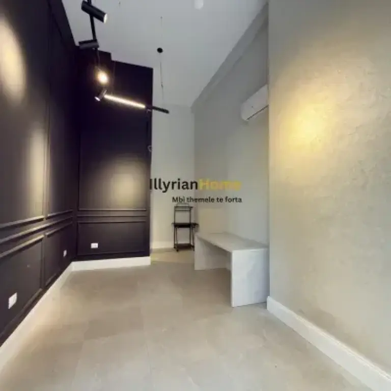 JEPET ME QIRA AMBIENT MODERN ME FASADË XHAMI – PARKU 21 DHJETORI