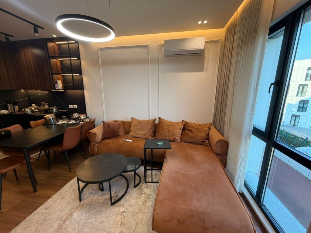 Shitet apartament 1+1
