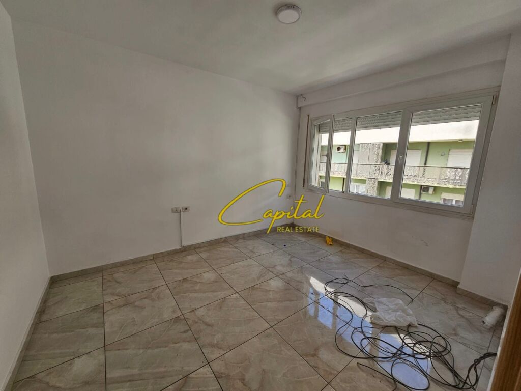 AMBIENT BIZNESI ME QIRA 63 M2 ZOGU I ZI 55.000 LEKE