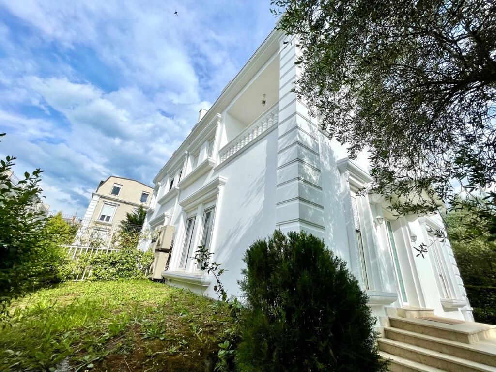VILE PER QERA REZIDENCA WHITE HOUSE