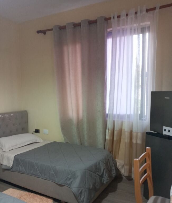 Monolocale in affitto, via Bajram Allaraj vicino al Complesso Grand 250 mila lek vecchi