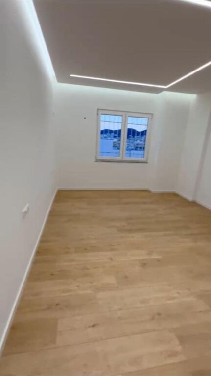 Shitje | Apartament 2 + 1 + 2 | 21 Dhjetori afer SQ21 | 270000 €