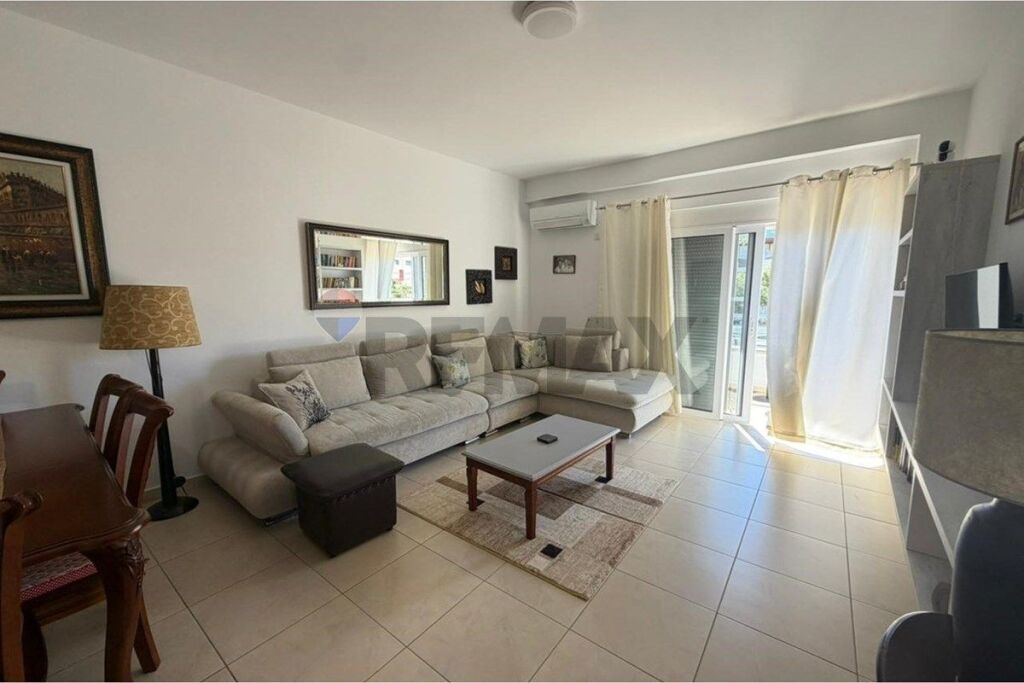 Apartament - Për Shitje - Rruga Mitat Hoxha, Sarandë