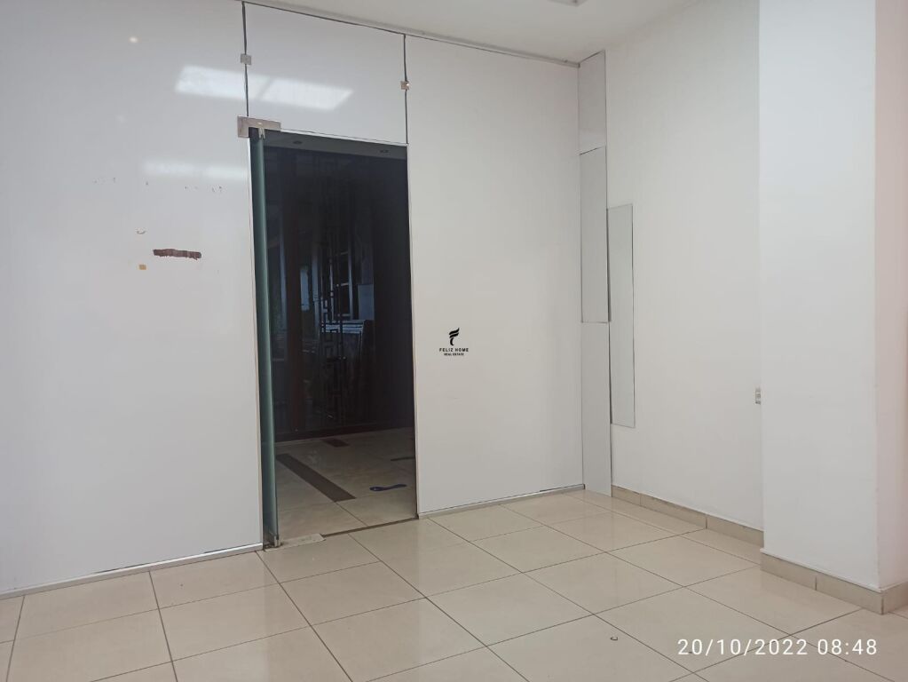 OFFICE FOR RENT 28 M2 DIBRES STREET 25,000 LEKE FH-92101
