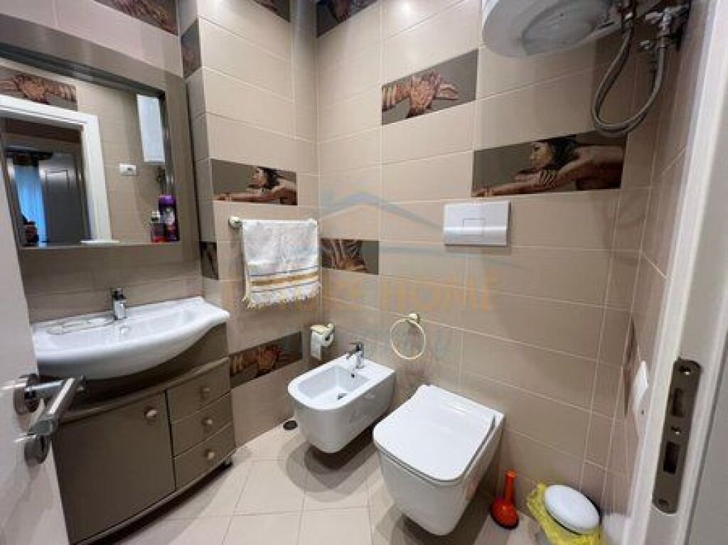 Shitet, Apartament 2+1+2, Kopshti Zoologjik, Tiranë.