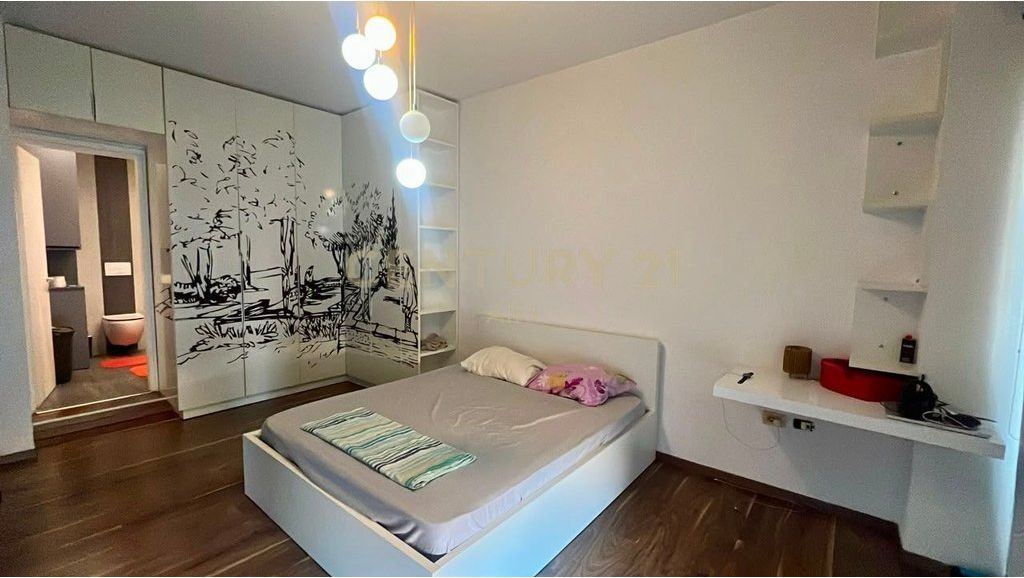 QIRA,APARTAMENT 2+1MODERN,KOPSHTI ZOLOGJIK/BOTANIK. /Muaj