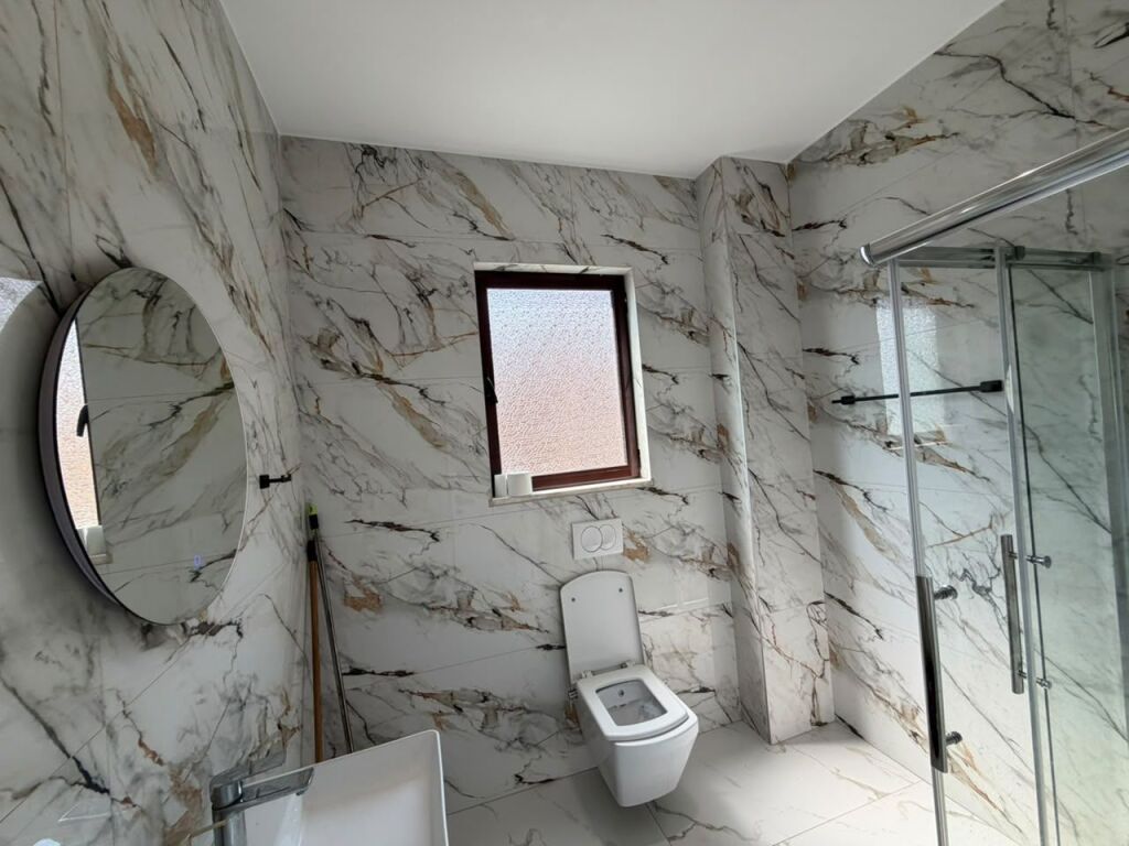 🏢 JEPET ME QIRA – APARTAMENT 3+1 NË BLLOK