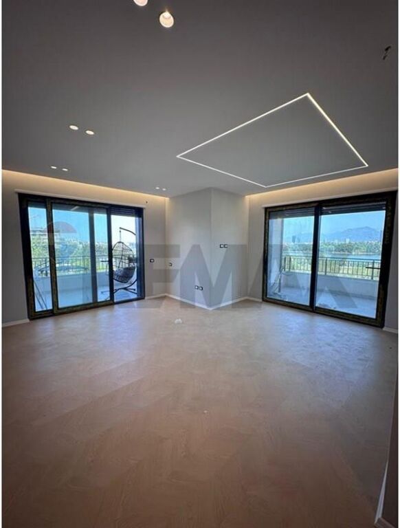SHITET APARTAMENT 2+1+2 TEK LIQENI, PRANË RADISSON
