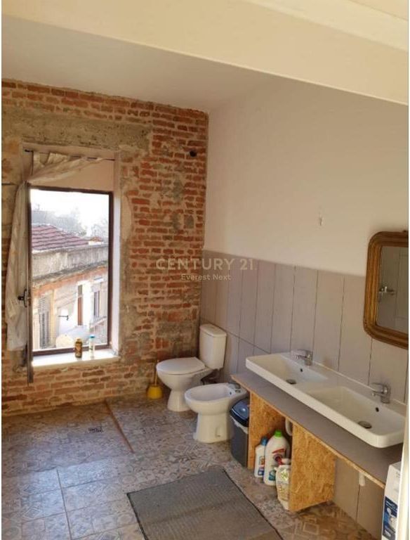 LOFT ME QIRA – RRUGA MIHAL DURI 875 € /Muaj 80,000 Lekë /Muaj