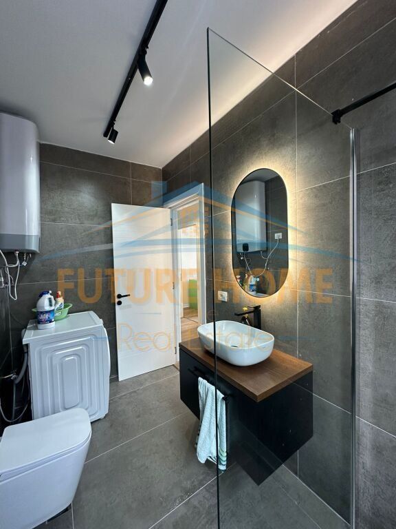 Shitet, Apartament 2+1, Shkoze, Tiranë.